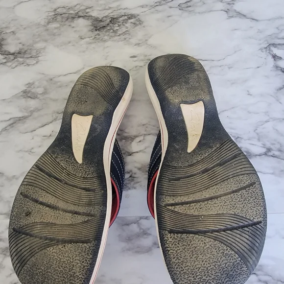 Clarks Blue and Red Sporty Sandals with Crisscross Straps - Picture 2 of 3